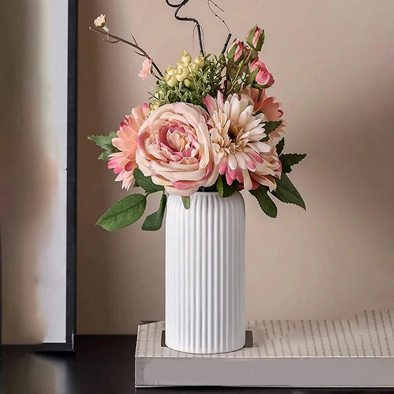 vase en plastique rayé pour arrangement floral décoratif - vue 5 sur 8