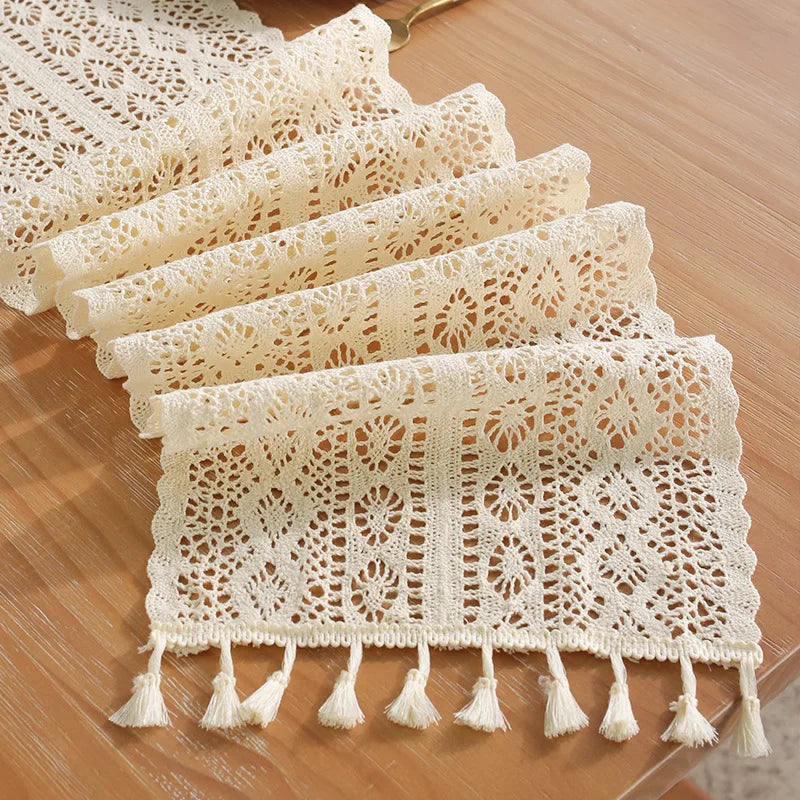 Chemin de table beige vintage dentelle crochet pompons - vue 2 sur 7