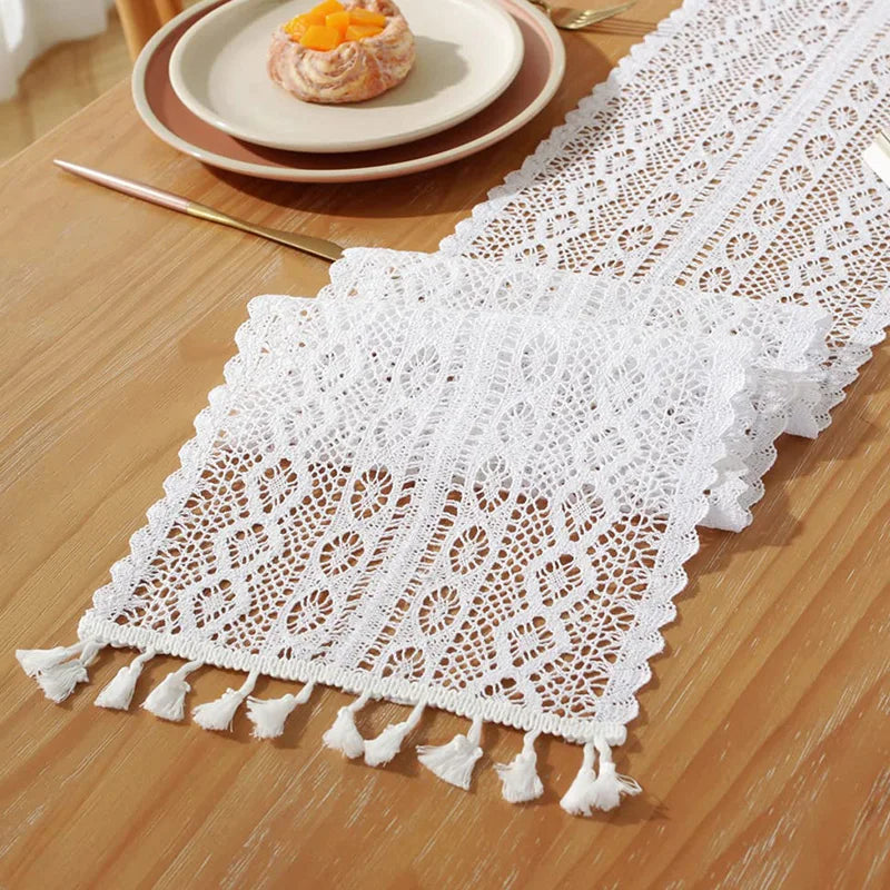 Chemin de table dentelle crochet style vintage pompons - vue 8 sur 12