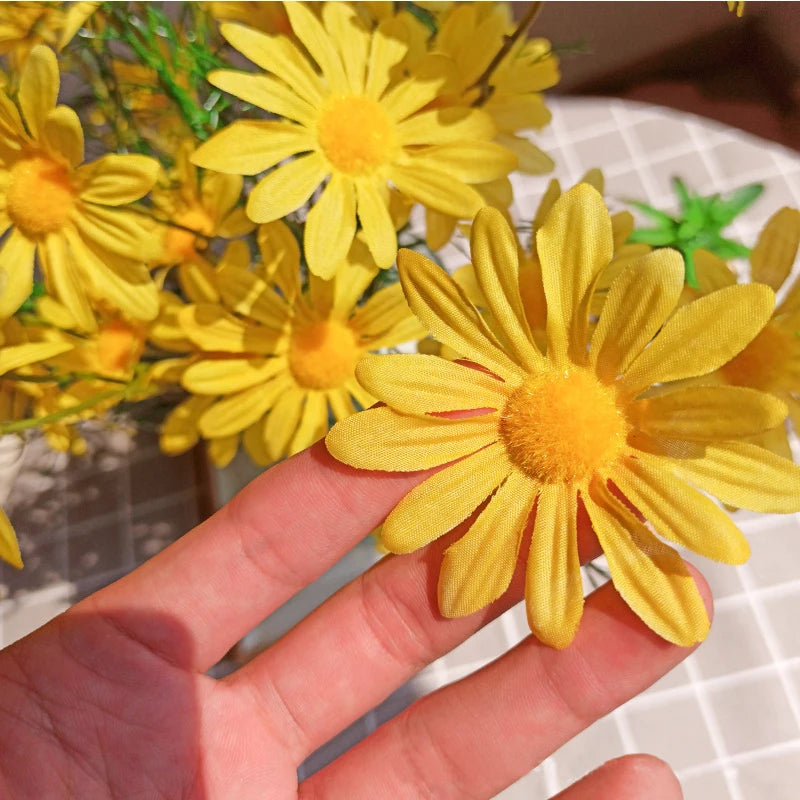 5 têtes de marguerites blanches fleurs artificielles pour décorations festives - vue 5 sur 11