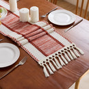 Chemin de table bohème tissé rayures rouges pompons