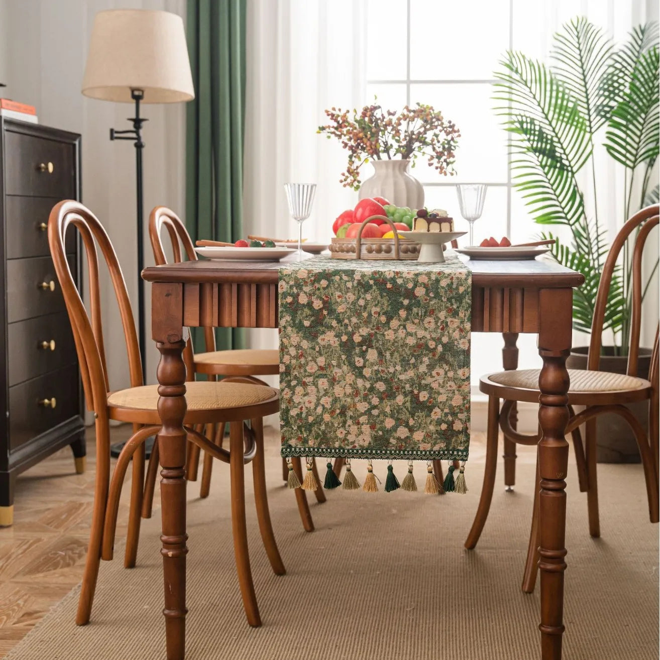 Chemin de table jacquard vert floral pompons campagne - vue 4 sur 6