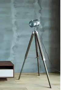 lampe de sol industrielle en bois avec trépied vintage à charnière