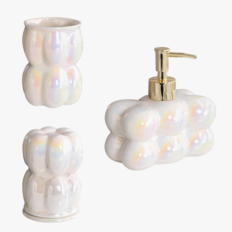 accessoires de bain en céramique pour une salle élégante