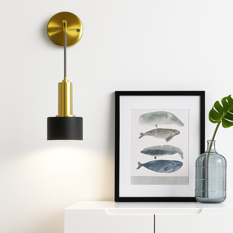 Applique murale LED design avec base doré et abat-jour métal Home