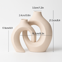 grand vase décoratif en céramique pour un intérieur moderne et élégant