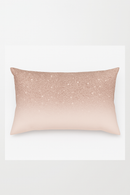 housse de coussin rose à motif géométrique tendance décoration intérieure