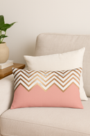 housse de coussin rose motif géométrique pour décoration intérieure