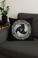 housse de coussin viking amulet motif géométrique noir et blanc