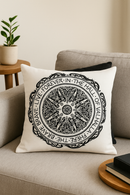 housse de coussin viking amulet motif géométrique noir et blanc