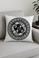 housse de coussin viking amulet motif géométrique noir et blanc