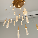 lustre créatif en cristal en forme de goutte d'eau dorée rotatif