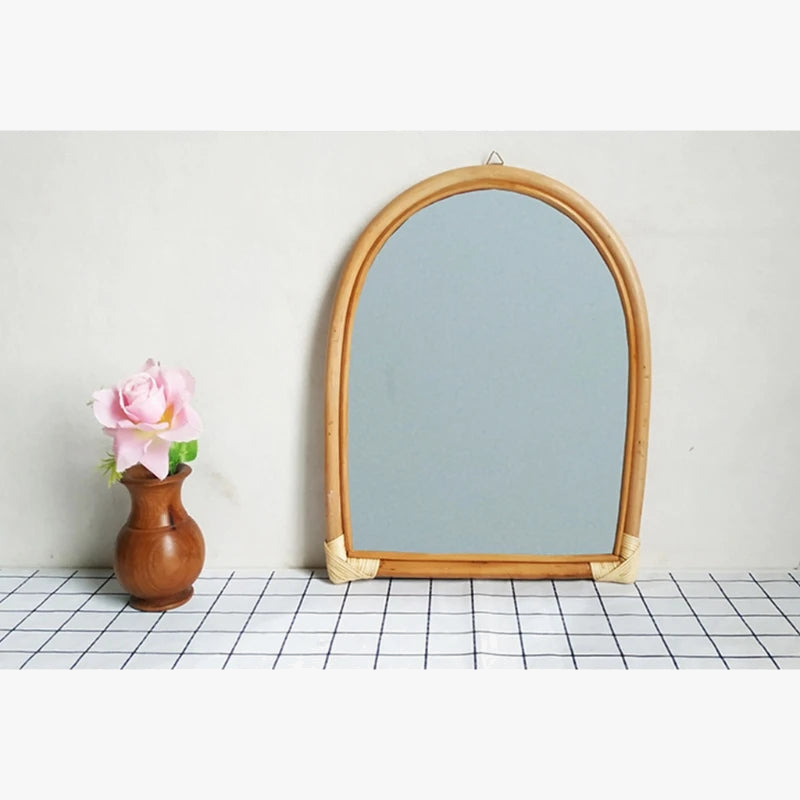 miroir mural suspendu en rotin pour un maquillage pratique