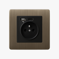 Prise électrique et double USB et USB type C en acier gris brossé bords arrondis