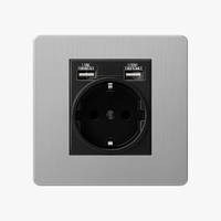 Prise électrique et double USB (Europe) en acier gris clair brossé bords arrondis