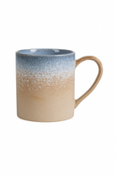 Tasse en céramique artisanale style rétro texture brute