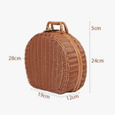 valise-ronde-en-osier-pour-pique-nique-pratique-et-r-sistante-7.png
