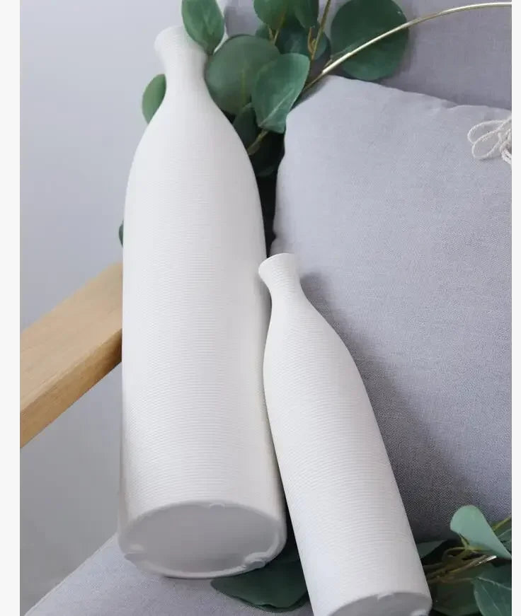 vase en céramique moderne pour décoration intérieure artisanale