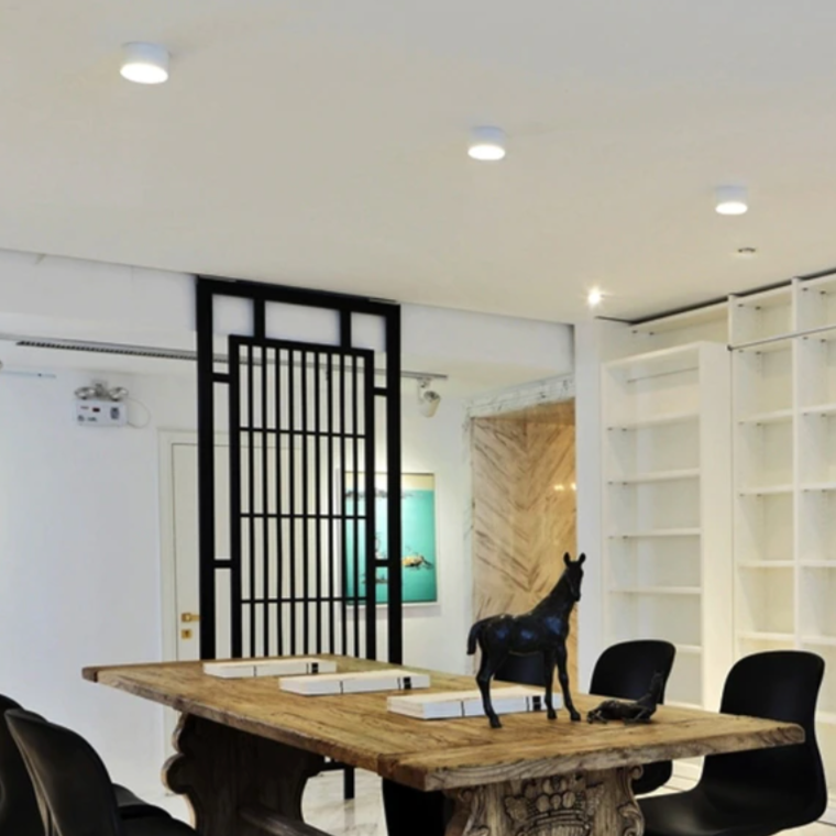 Spot moderne LED rond et encastrable en métal Lory