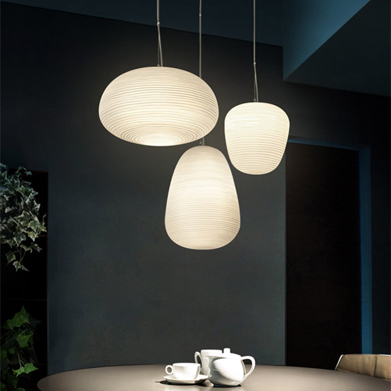Suspension design LED en verre blanc laiteux Caligari - vue 3 sur 12