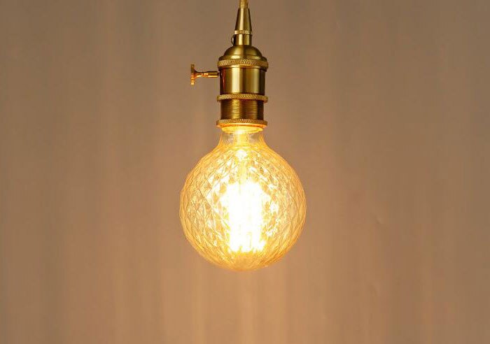 Ampoule globe déformé à incandescence filament vintage 40W Edison - vue 2 sur 4