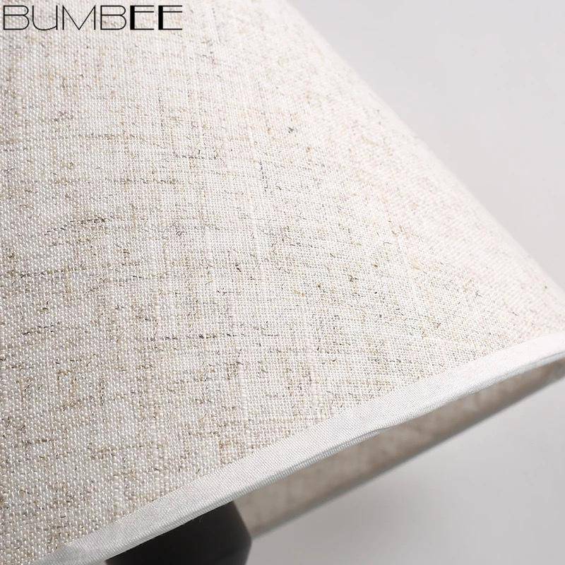Lampe de chevet design avec abat-jour en tissu Thailand