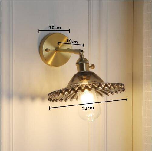Applique murale dorée à LED et abat-jour en verre