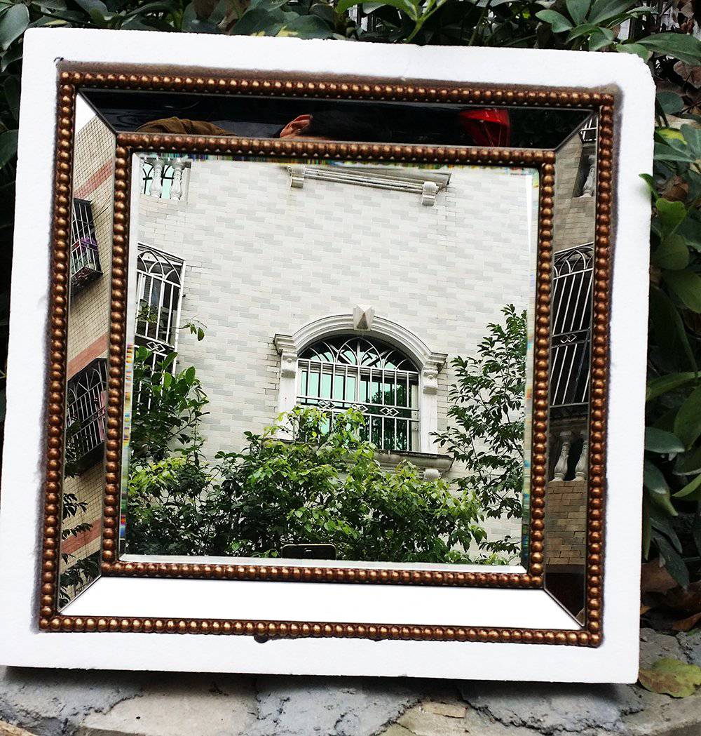 Miroir mural carré en métal doré Wall - vue 6 sur 6