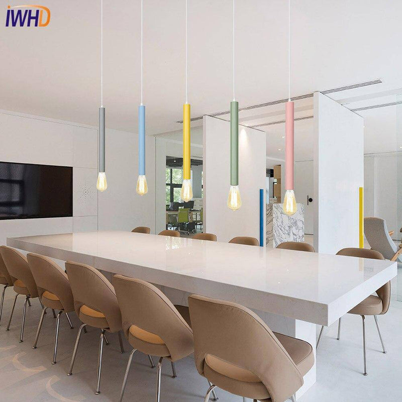 Suspension LED cylindre coloré avec lampe apparente