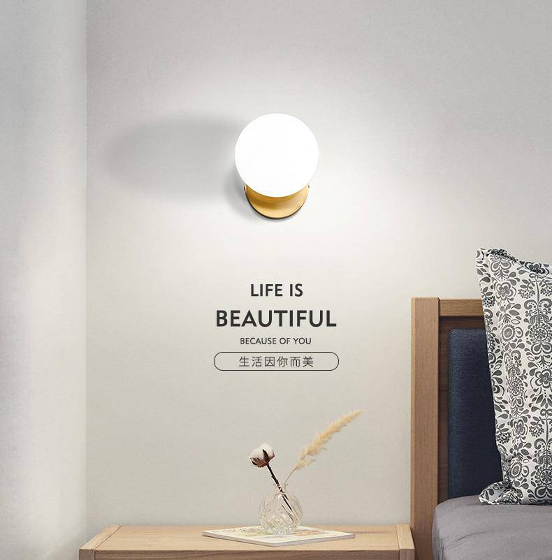 Applique à LED design boule en verre et support rond doré - vue 5 sur 5