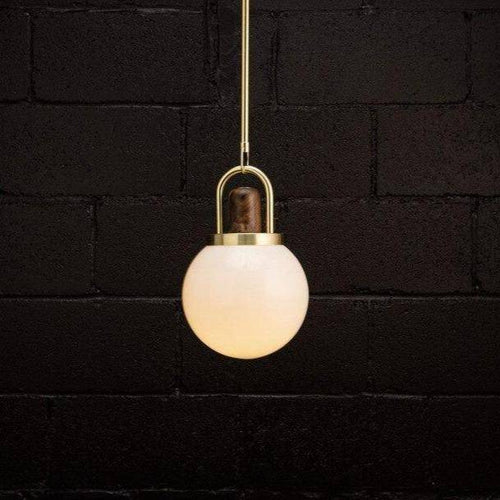 Suspension design LED avec boule en verre et métal doré