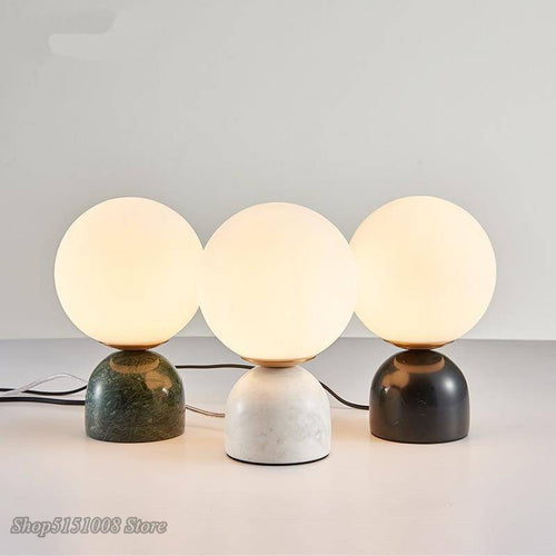 Lampe de bureau ou chevet à LED avec support façon marbre