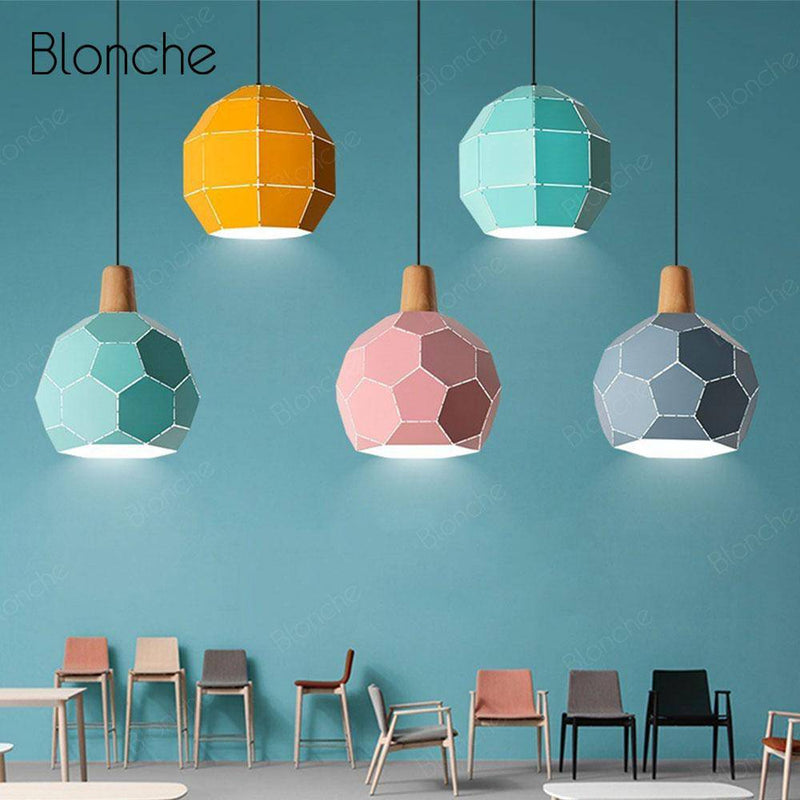 Suspension design LED sphère colorée en métal