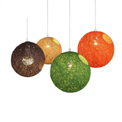 Suspension en boule de tissu de couleur Wicker
