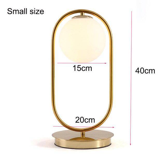 Lampe de chevet design en métal doré et boule en verre