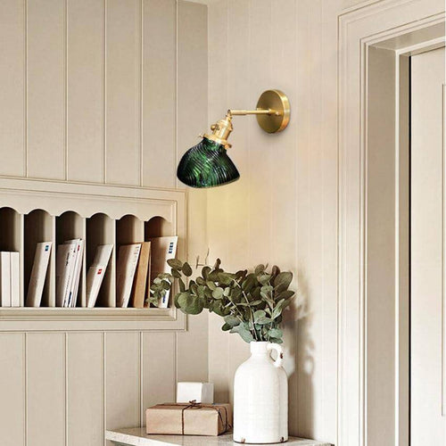 Applique murale design LED dorée avec bras rétro et abat-jour en verre émeraude - vue 4 sur 9