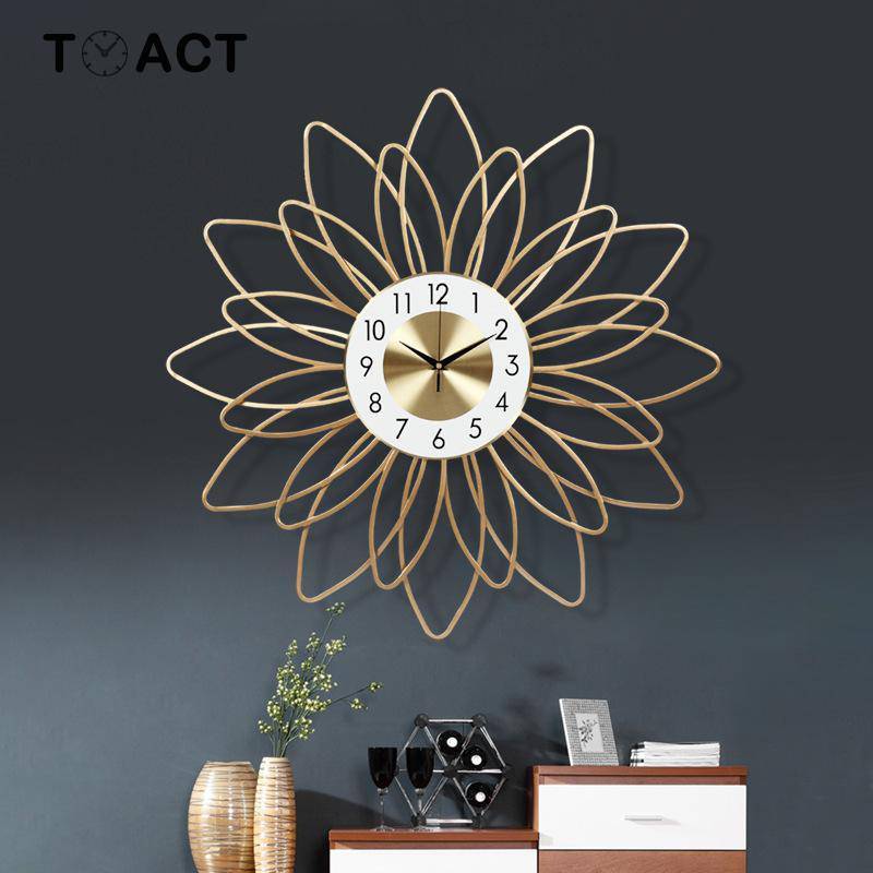 Horloge murale en forme de fleur en métal doré 54cm Extra