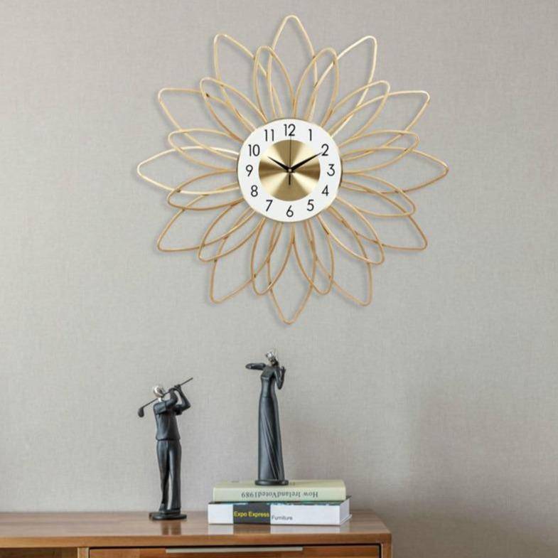 Horloge murale en forme de fleur en métal doré 54cm Extra