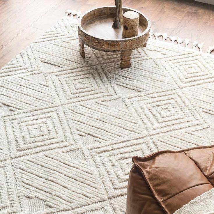 Tapis rectangle berbère blanc à motifs carreaux en relief et franges - vue 2 sur 6
