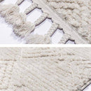 Tapis rectangle berbère blanc à motifs carreaux en relief et franges