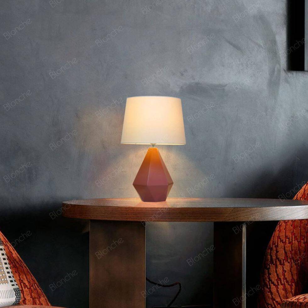 Lampe de bureau moderne LED en forme de crystal et abat-jour blanc - vue 4 sur 6