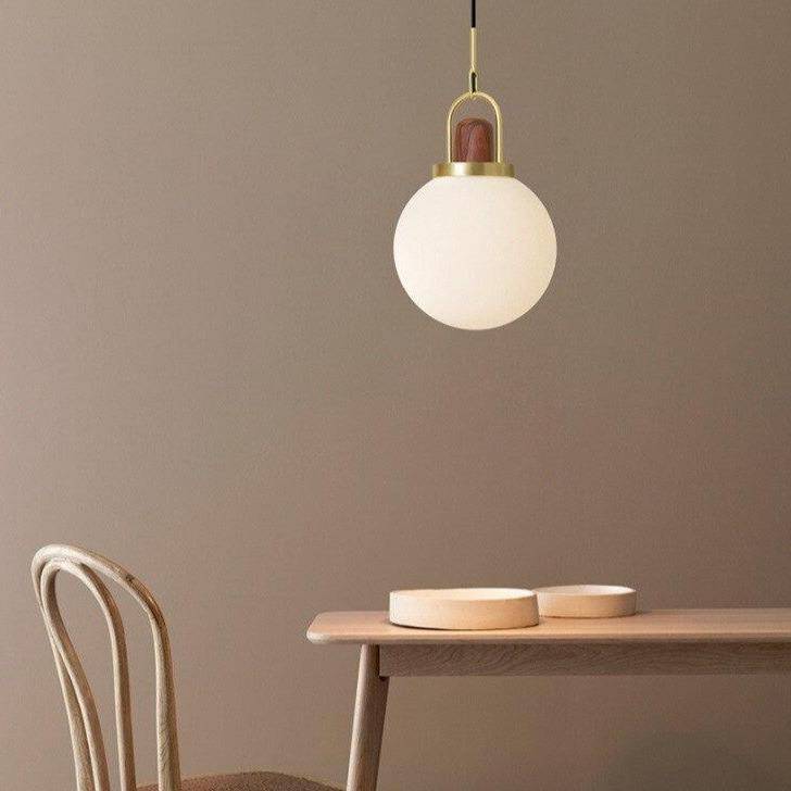 Suspension design LED boule en verre et métal doré style wood - vue 3 sur 5
