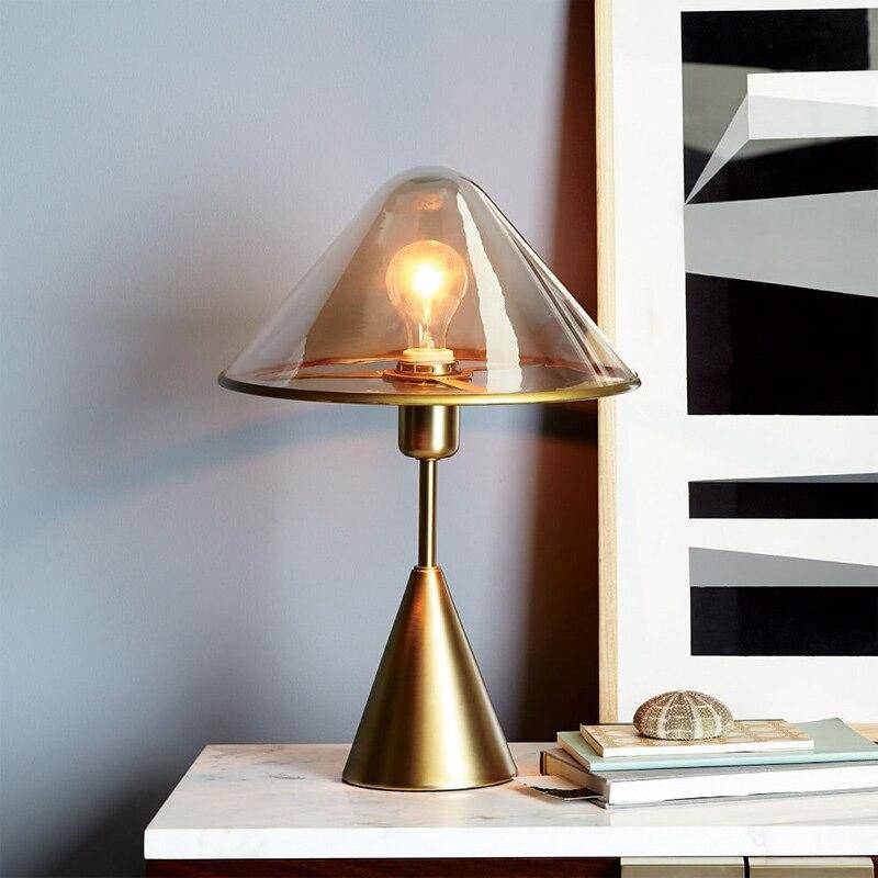 Lampe à poser design LED avec socle conique en métal doré