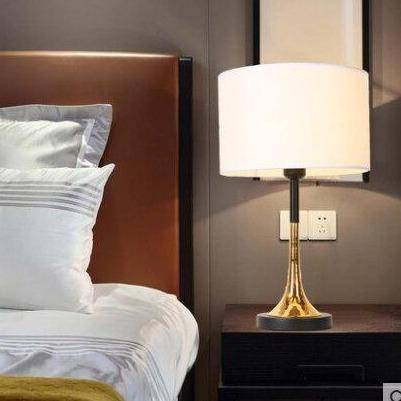 Lampe à poser design à LED avec abat-jour cylindrique - vue 3 sur 4