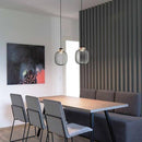 Suspension design LED avec sphère en verre et cercle cuivré