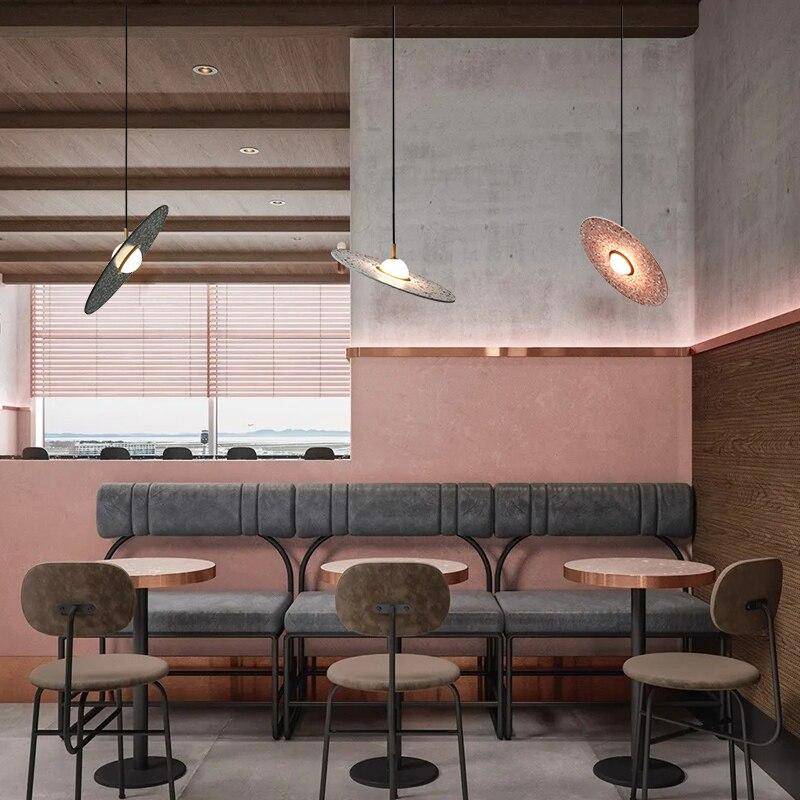 Suspension design à LED avec disque en marbre coloré - vue 3 sur 9