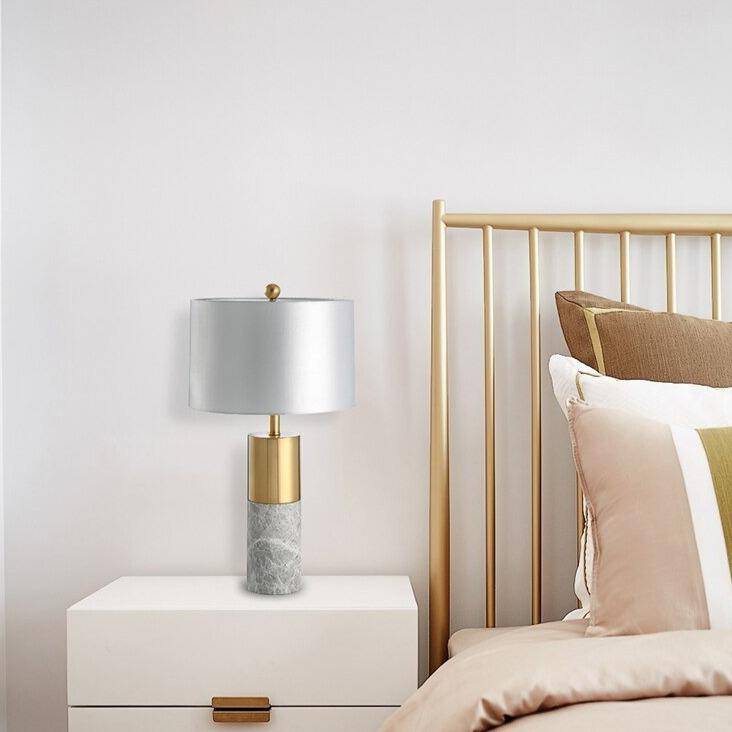 Lampe à poser design dorée LED en marbre et abat-jour gris - vue 2 sur 10
