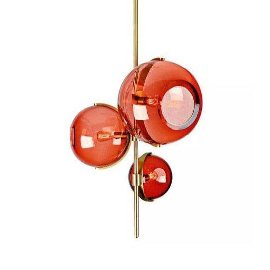 Suspension design LED avec tige doré et trois boules en verre rouge - vue 5 sur 7