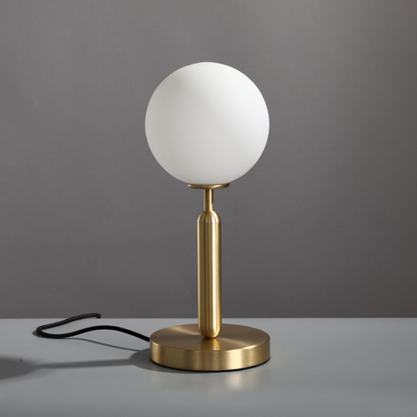 Lampe à poser avec lumière ronde et base dorée Ivy - vue 8 sur 8