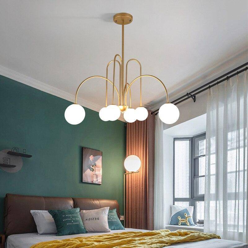 Lustre design LED à branches dorées avec boules en verre Light